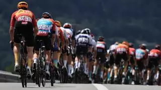 El Tour de Francia se convierte en un guateque
