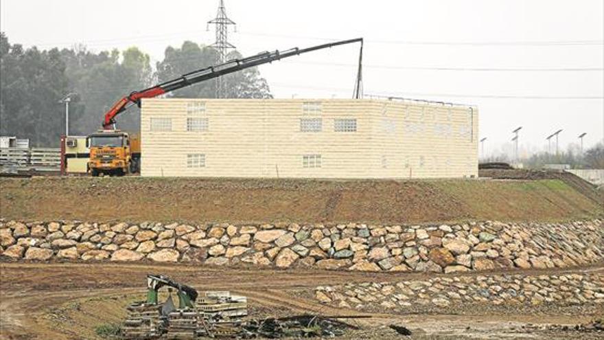 El colector de la orilla izquierda del río en Badajoz quedará unido bajo el puente en enero