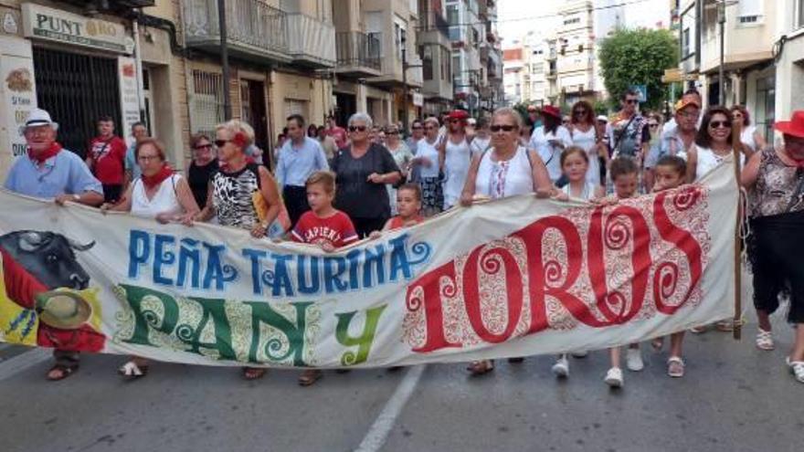 Pasacalle de la peña taurina Pan y Toros.