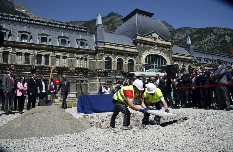 Reapertura de la línea ferroviaria internacional de Canfranc