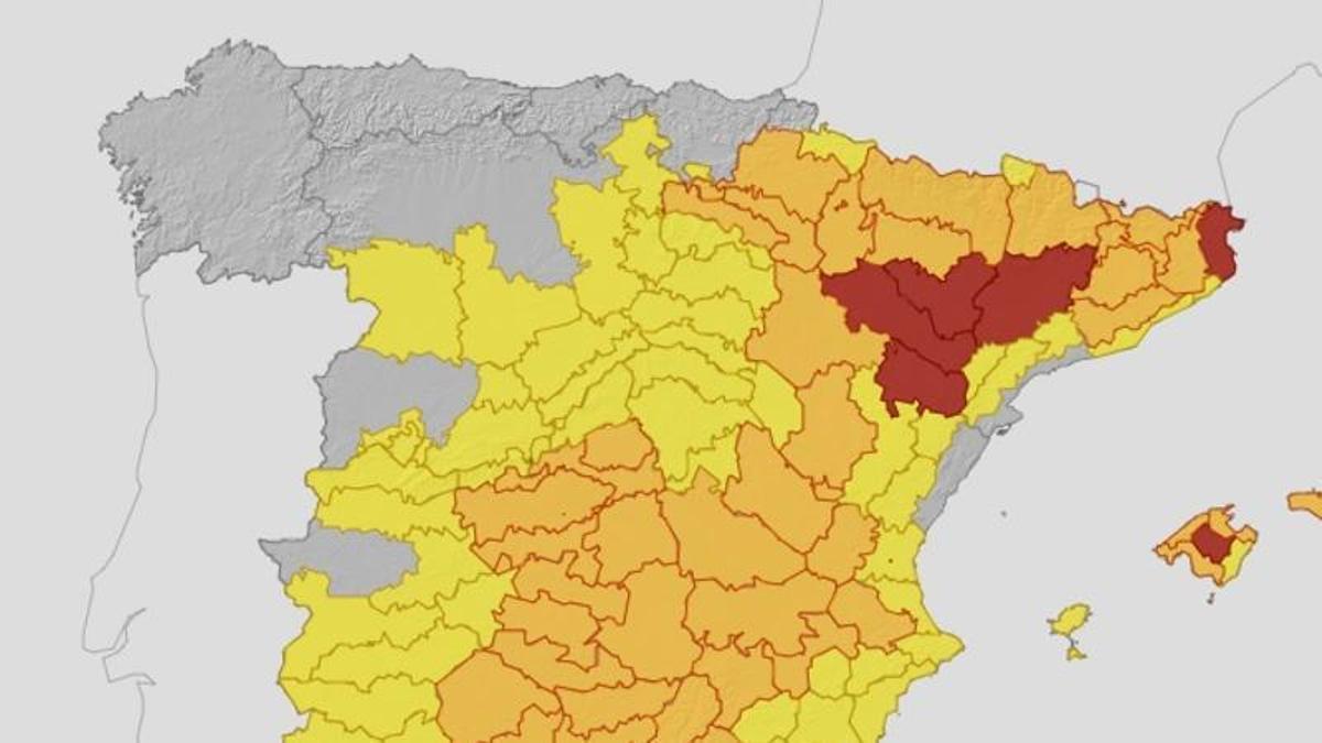 Mapa con el aviso rojo por temperaturas máximas en parte de Aragón el martes 18 de julio