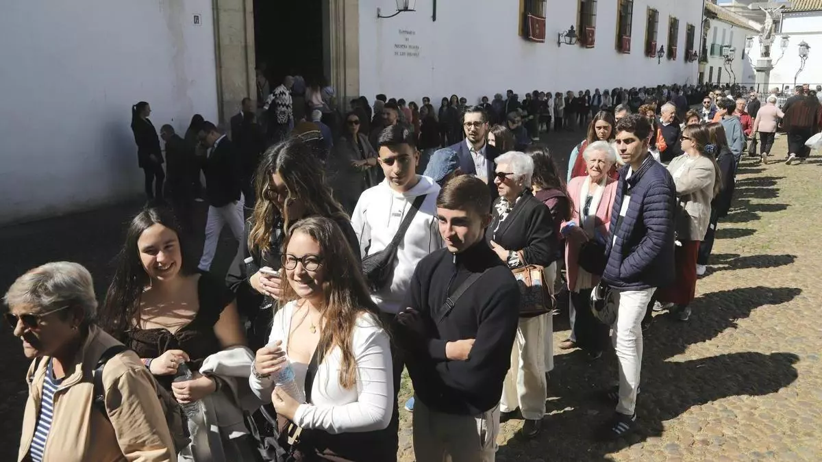 Córdoba vive un esplendoroso Viernes de Dolores con epicentro en Capuchinos
