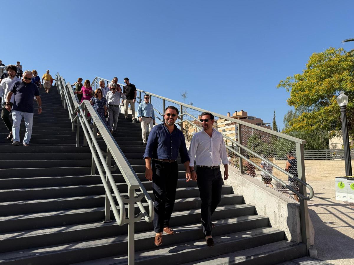 El alcalde y el concejal de Espacios Públicos utilizan la nueva escalera "como la de Rocky", expuso Ruz