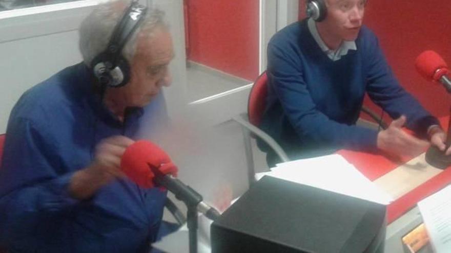 Josep Maria Teignier a l&#039;emissora municipal entrevistant Albert Piñeira