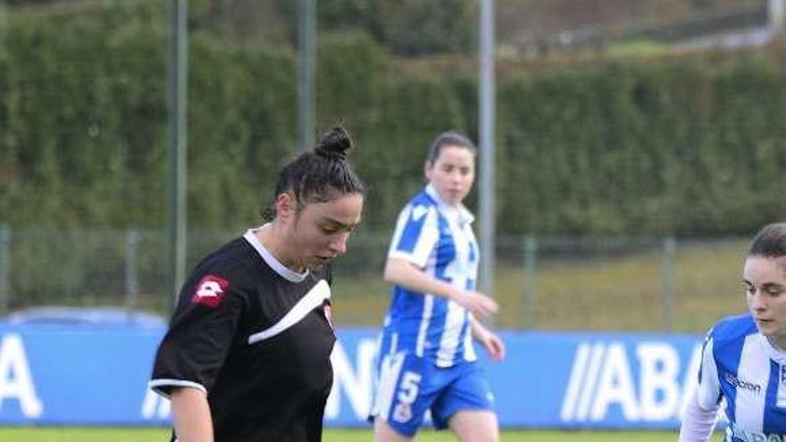 Una jugadora del Victoria, en un partido contra el Deportivo Abanca.