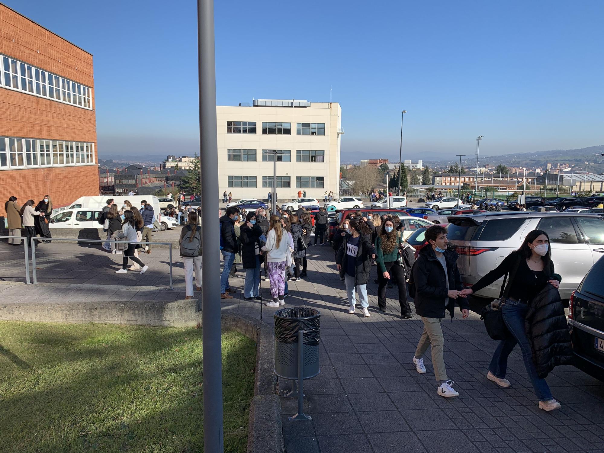 La hora de la verdad para casi 1.500 futuros médicos que se examinan del MIR en Oviedo