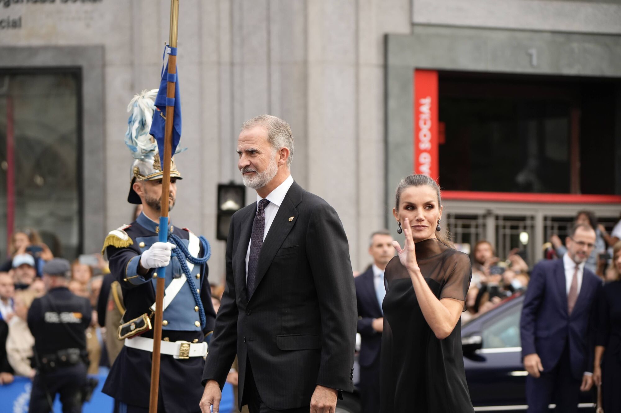 Así fue la llegada de los invitados a los premios "Princesa de Asturias" y su paso por la alfombra azul