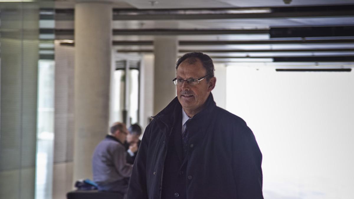 El abogado de Iñaki Urdangarin, Mario Pascual Vives, en la Ciutat de la Justícia, en Barcelona, el pasado 22 de marzo.