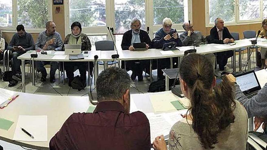 Imagen de archivo de una reunión del Consell Escolar.