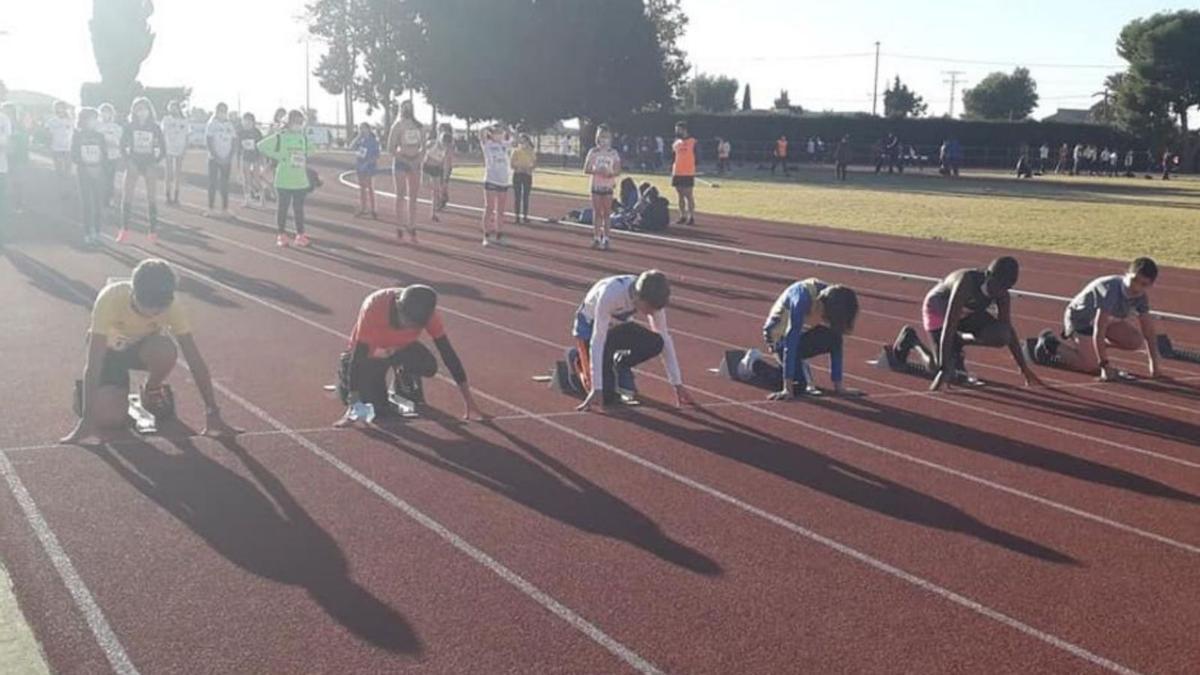 Varios atletas, preparados para tomar la salida. | FAMU