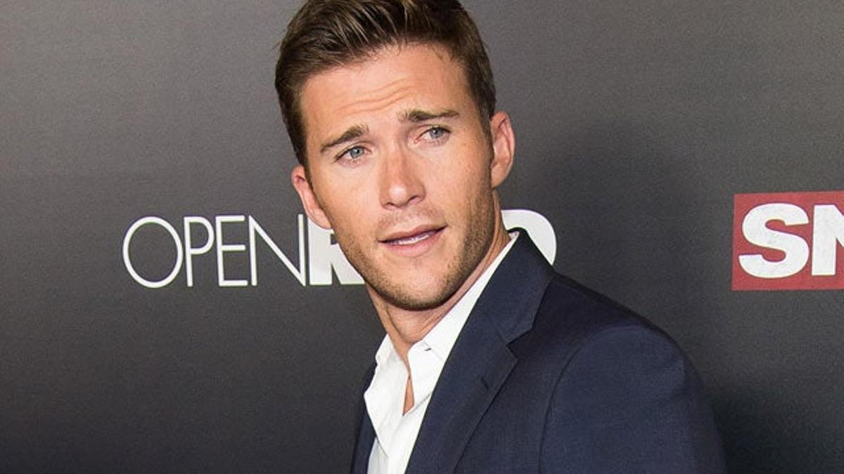 Scott Eastwood trabaja sus músculos