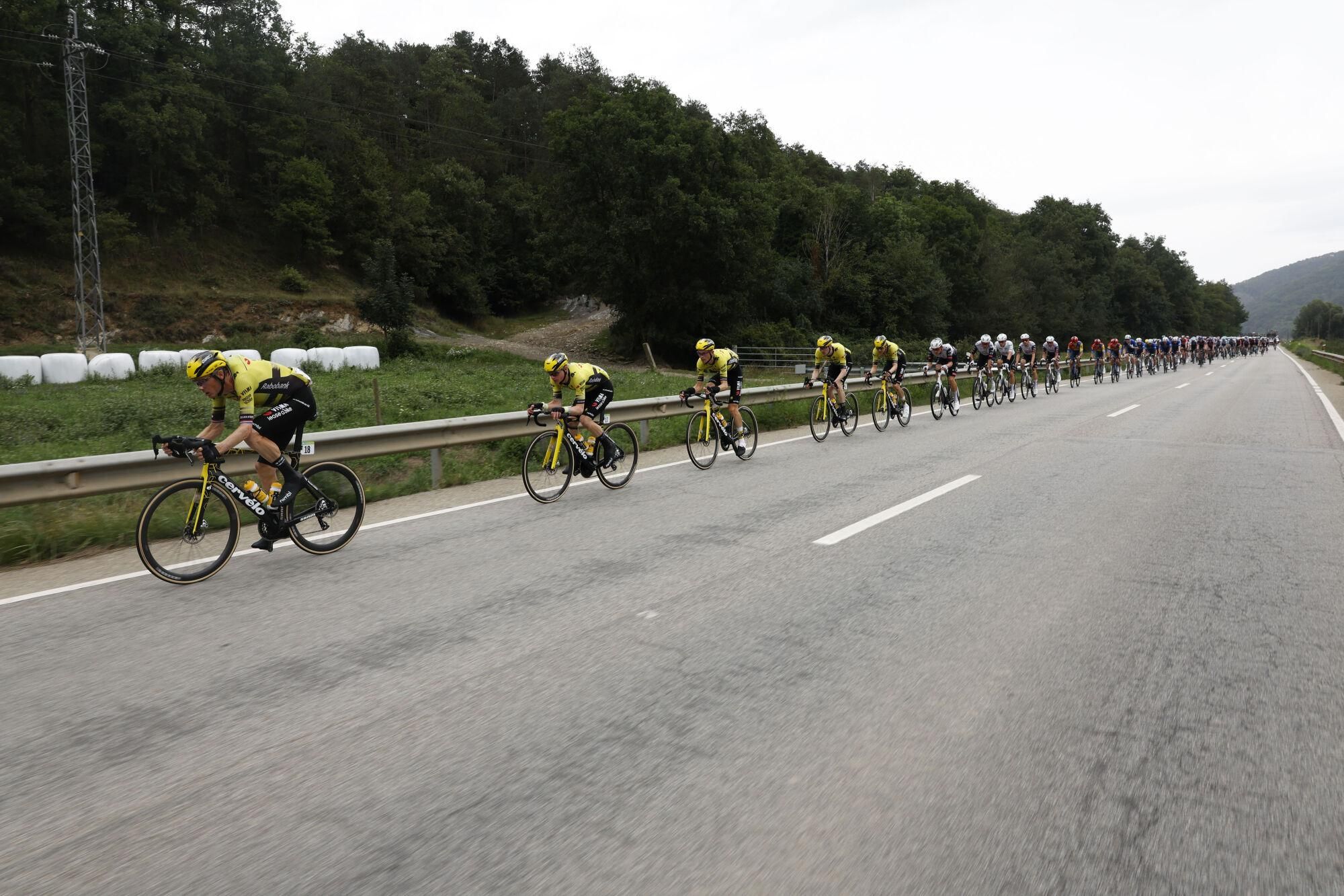 The pack competes in the sixth stage of La Vuelta A Espana cycling tour between Catalonian town of Olot, northeastern Spain and Pal, in Andorra. 28 August 2025. The stage covers 171 km. EFE/ Javier Lizon