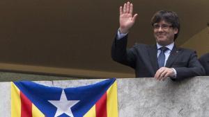 Carles Puigdemont saluda, aquest dimarts, 1 d’agost, en la commemoració del centenari de la mort de Prat de la Riba, a Castellterçol.