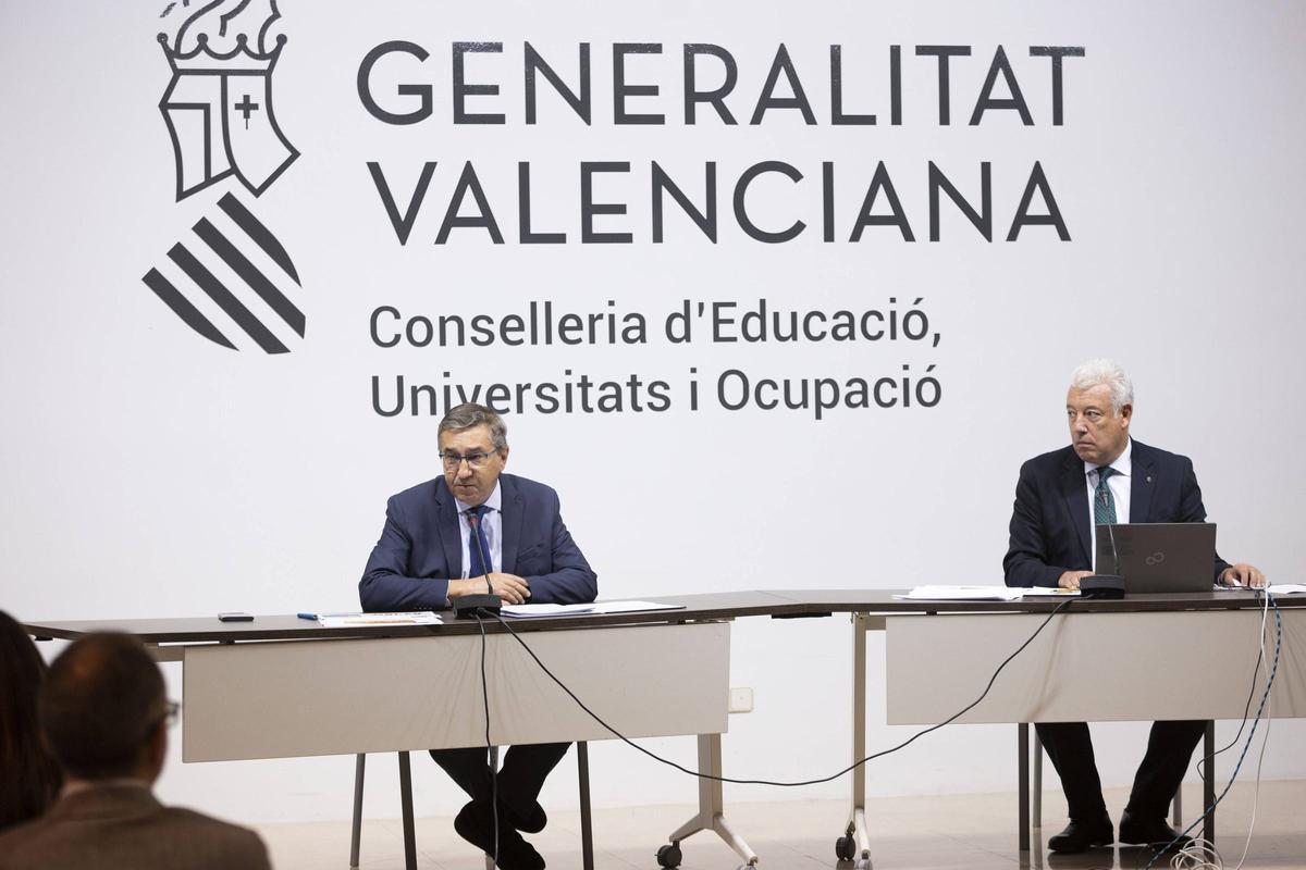 Valencia. VLC. El conseller José Antonio Rovira y el secretario autonómico de Educación Daniel McEvoy en la rueda de prensa de presentación de datos de inicio del curso escolar.
