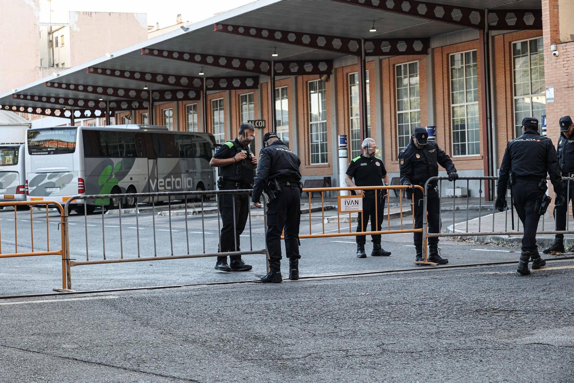 Imágenes de la huelga de los trabajadores de Automóviles La Alcoyana Vectalia
