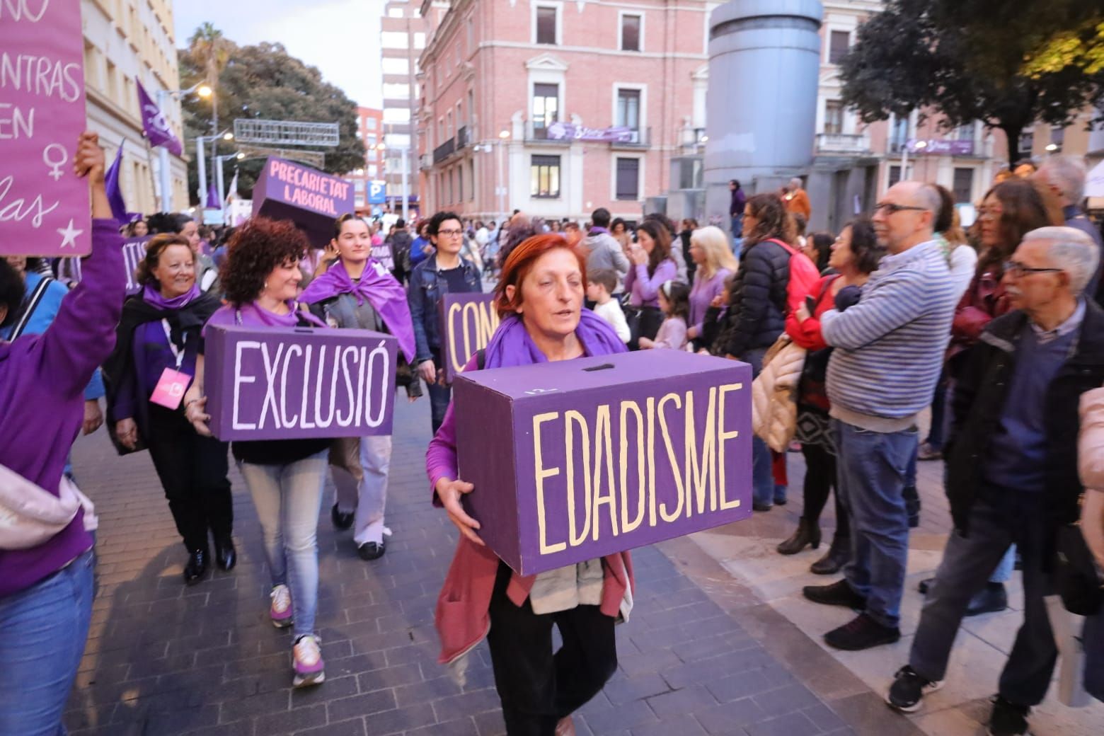 Las mejores imágenes de la manifestación del 8-M en Castellón