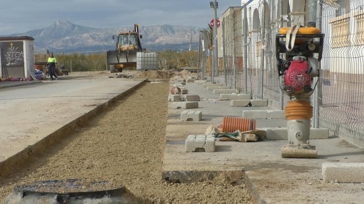 Imagen de la ejecución de las obras de pluviales en la calle Juan Carlos I