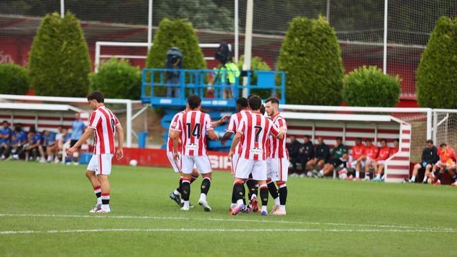 El Sporting se da un festín ante la Gimnástica (5-0): Iosifov lidera el ataque y Guillamón deja las primeras muestras de calidad