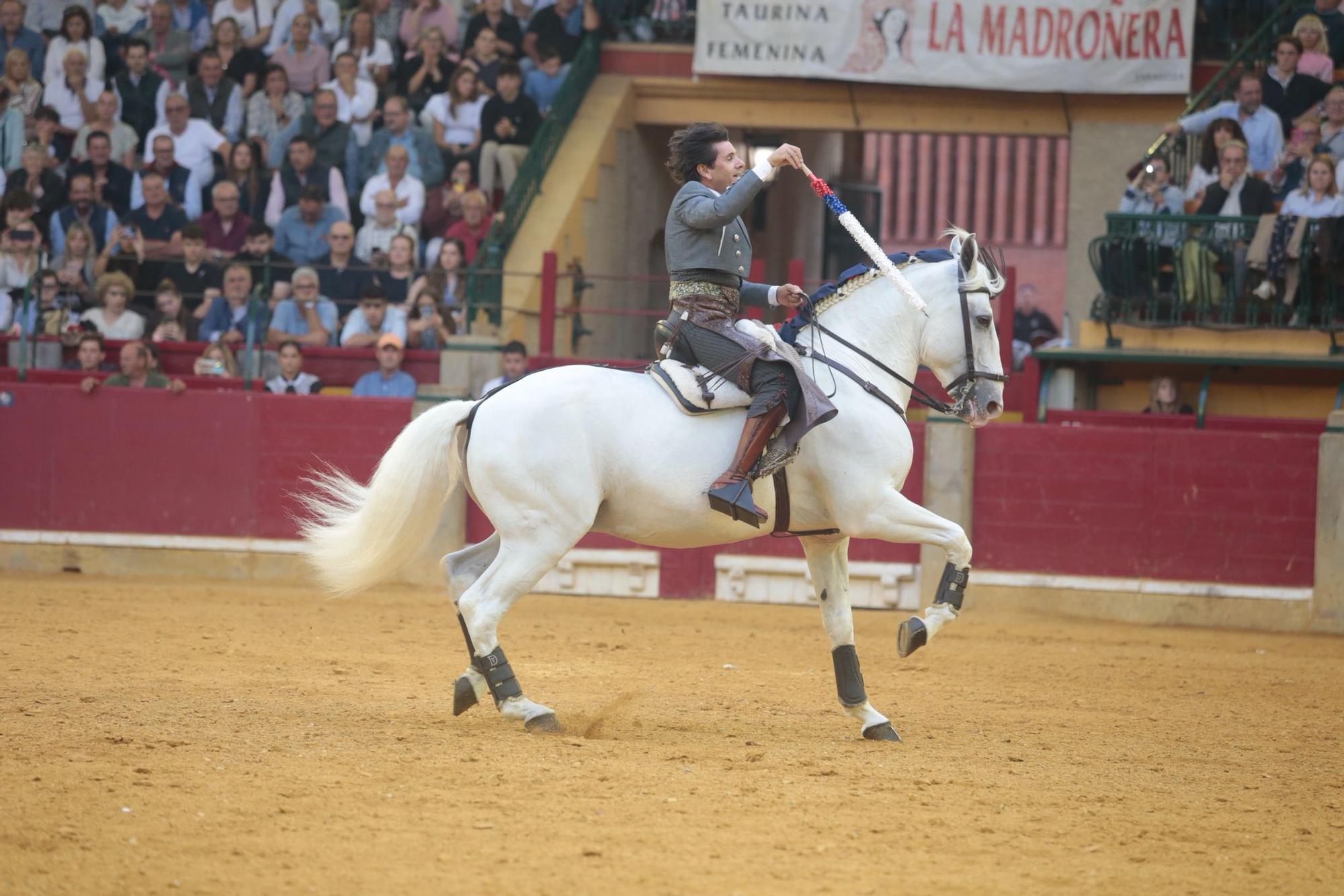Corrida de rejones para finalizar la Feria taurina del Pilar