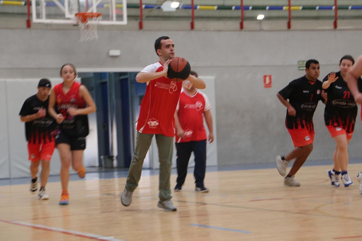 Jornada inaugural de la liga de baloncesto inclusivo.
