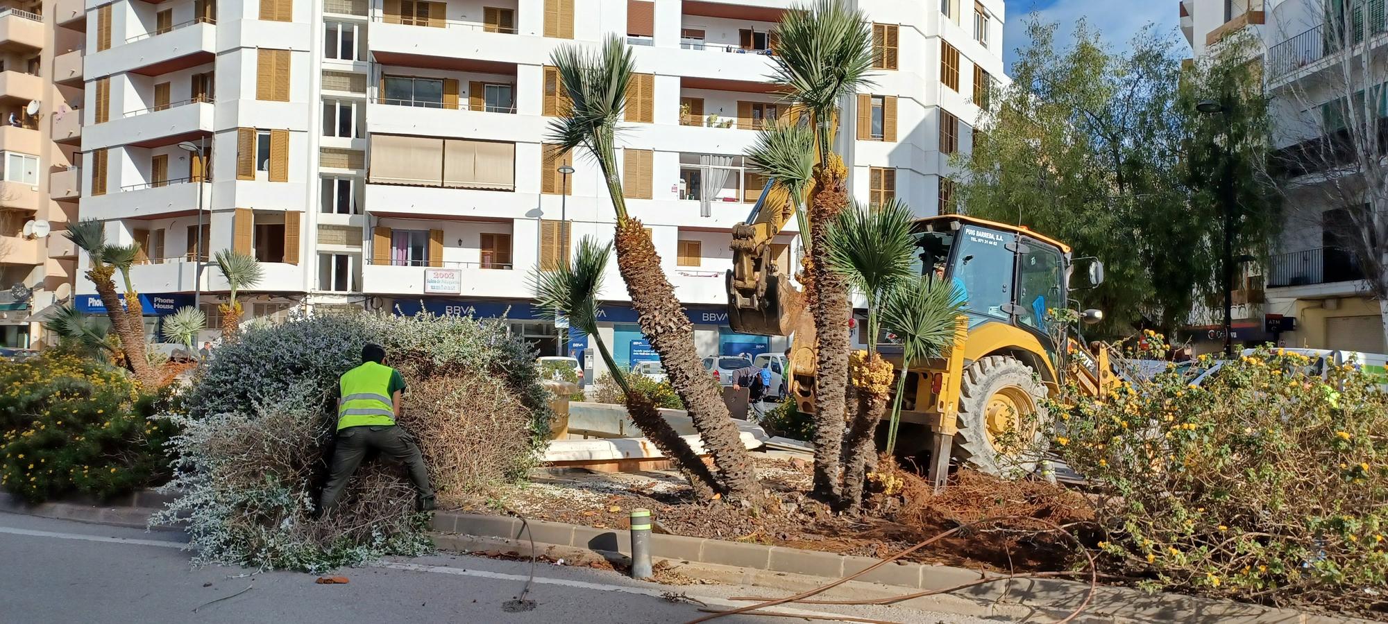 Comienza la demolición de la fuente de Isidor Macabich en Ibiza