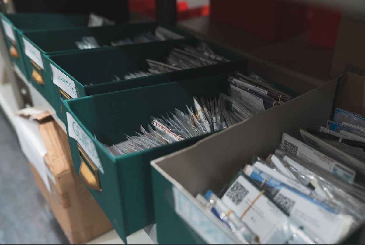 Documentos extraviados acumulados en unos archivadores en la oficina de objetos perdidos de Barcelona. Documentos extraviados acumulados en unos archivadores en la oficina de objetos perdidos de Barcelona.