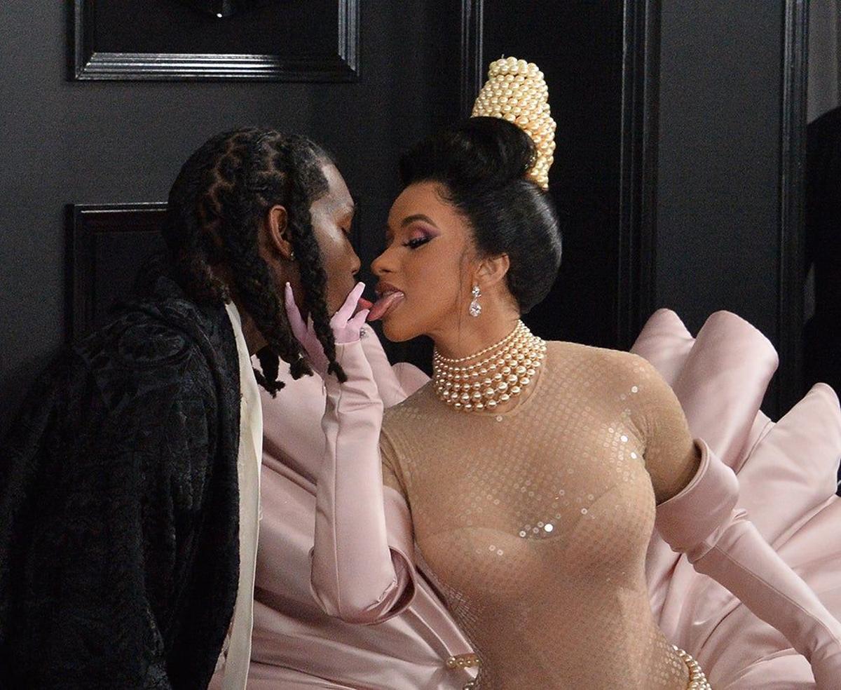 El momentazo de Offset y Cardi B sobre la alfombra