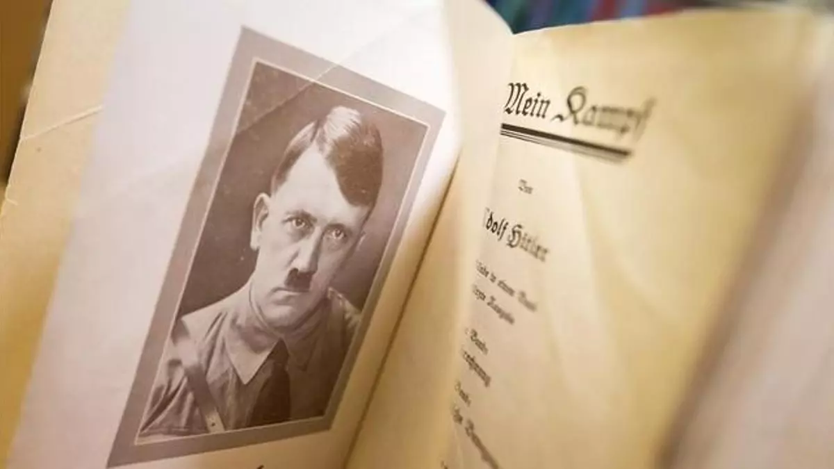 'Mein Kampf', el explícito e indigerible panfleto de Hitler cumple 100 años en pleno 'revival' ultra