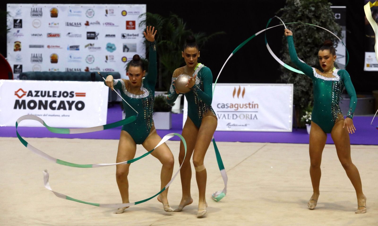 En imágenes | La mejor gimnasia rítmica de España se cita en Zaragoza