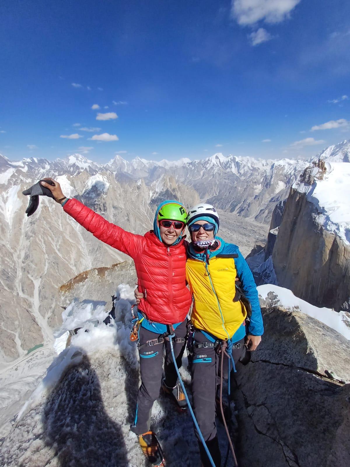 Cordada de Nieves Gil y Lucía Guichot en La Torre Sin Nombre del Karakórum