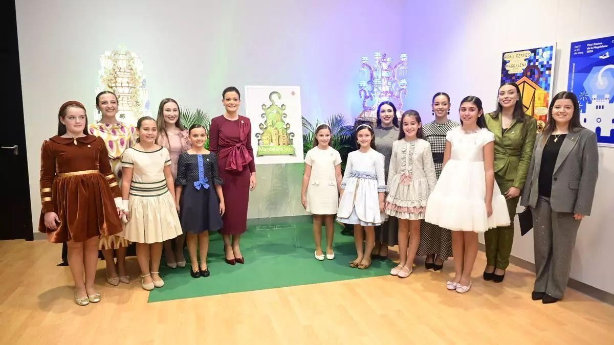Las reinas de las Fiestas 2026 y las damas de la ciudad en la presentación del cartel de las fiestas de la Magdalena 2026.