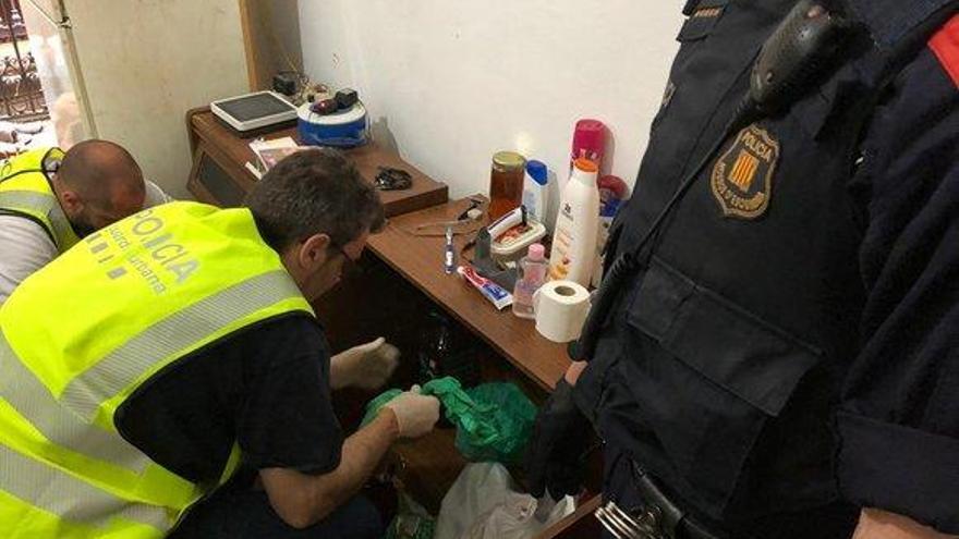 Cinco detenidos en dos narcopisos de Barcelona para turistas