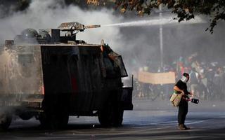 Una vez más la jornada de protestas en Chile termina en disturbios con la policía