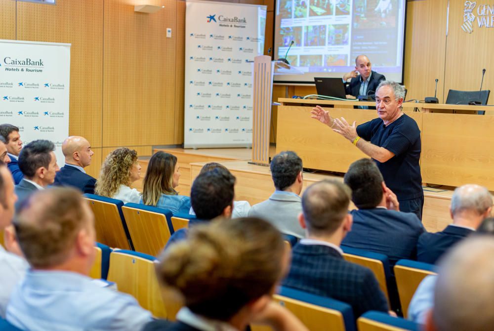 El conocido cocinero, elBullifoundation y CaixaBank participan en el acto en el que se ha conodido "Food and Beverage" con cerca de 50 empresarios, directivos y profesionales del sector.