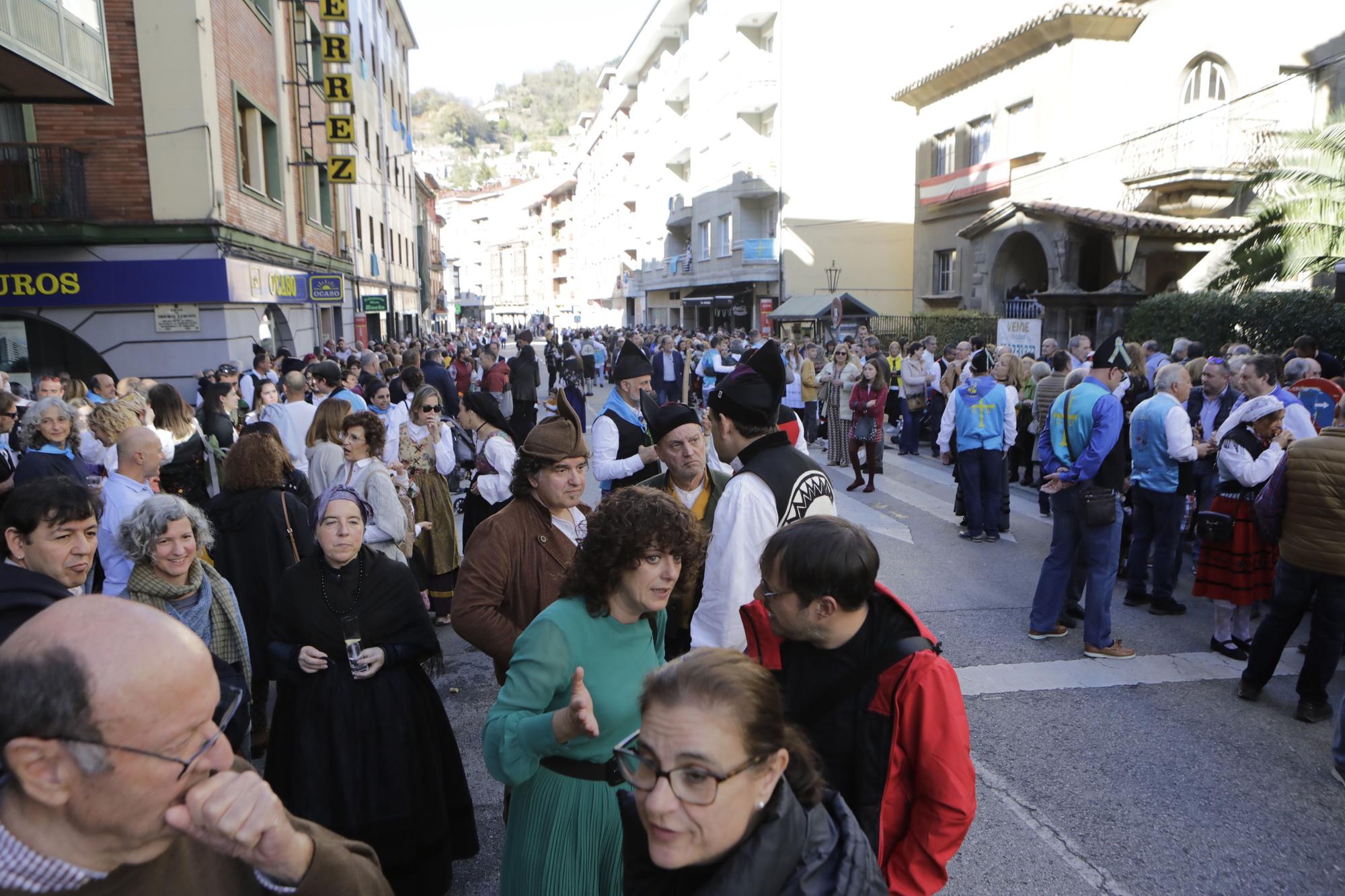 EN IMÁGENES: La localidad allerana de Moreda celebra San Martín, la fiesta de los Humanitarios