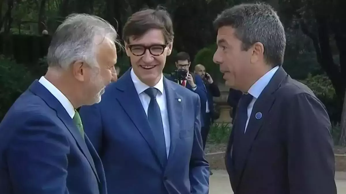 Mazón en Barcelona: saludo cordial con Illa; adiós tenso con Montero
