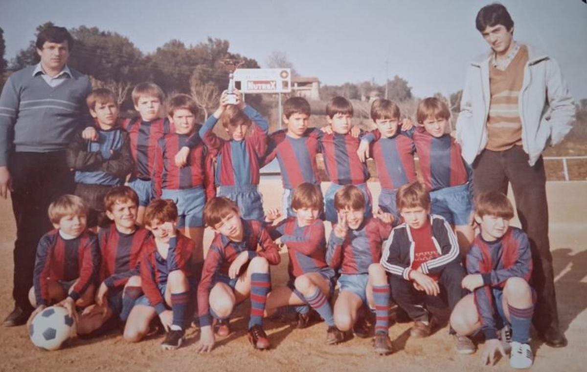 Raset, el quart de dalt amb la Copa, durant la seva etapa formativa al Sant Gregori