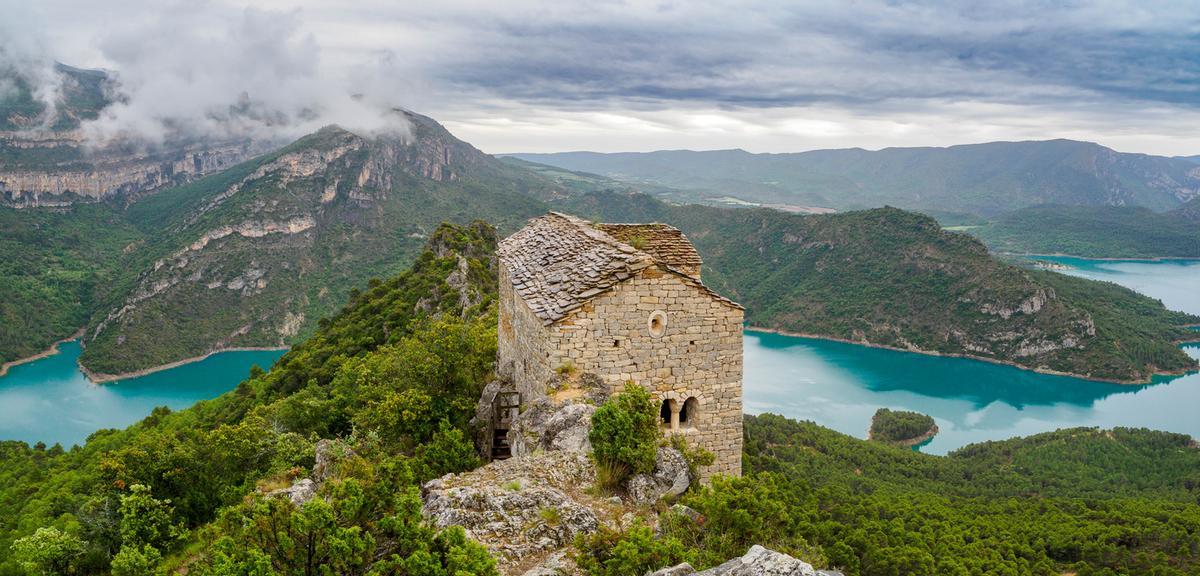 Ermita románica de Santa Quiteria y San Bonifacio sobre el embalse