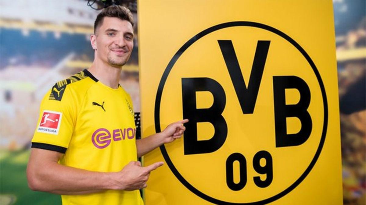 Thomas Meunier es presentado con el Borussia Dortmund