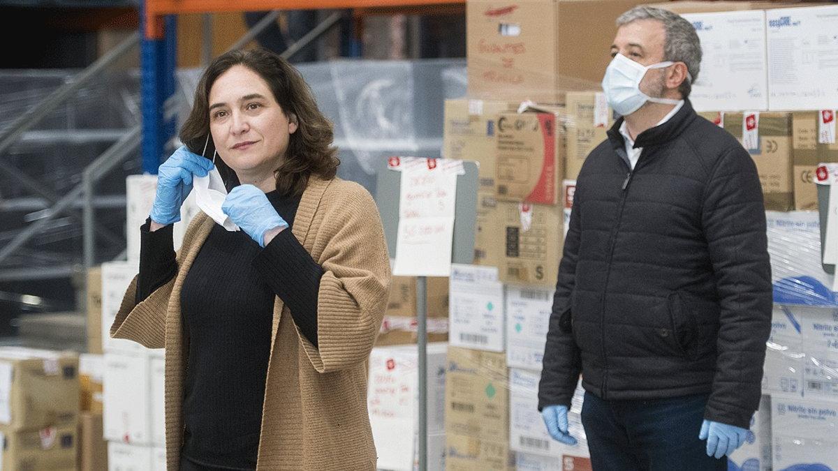 Ada Colau y Jaume Collboni, antes de anunciar la compra de material sanitario a China por parte del Ayuntamiento de Barcelona para combatir la crisis del coronavirus, el pasado 2 de abril