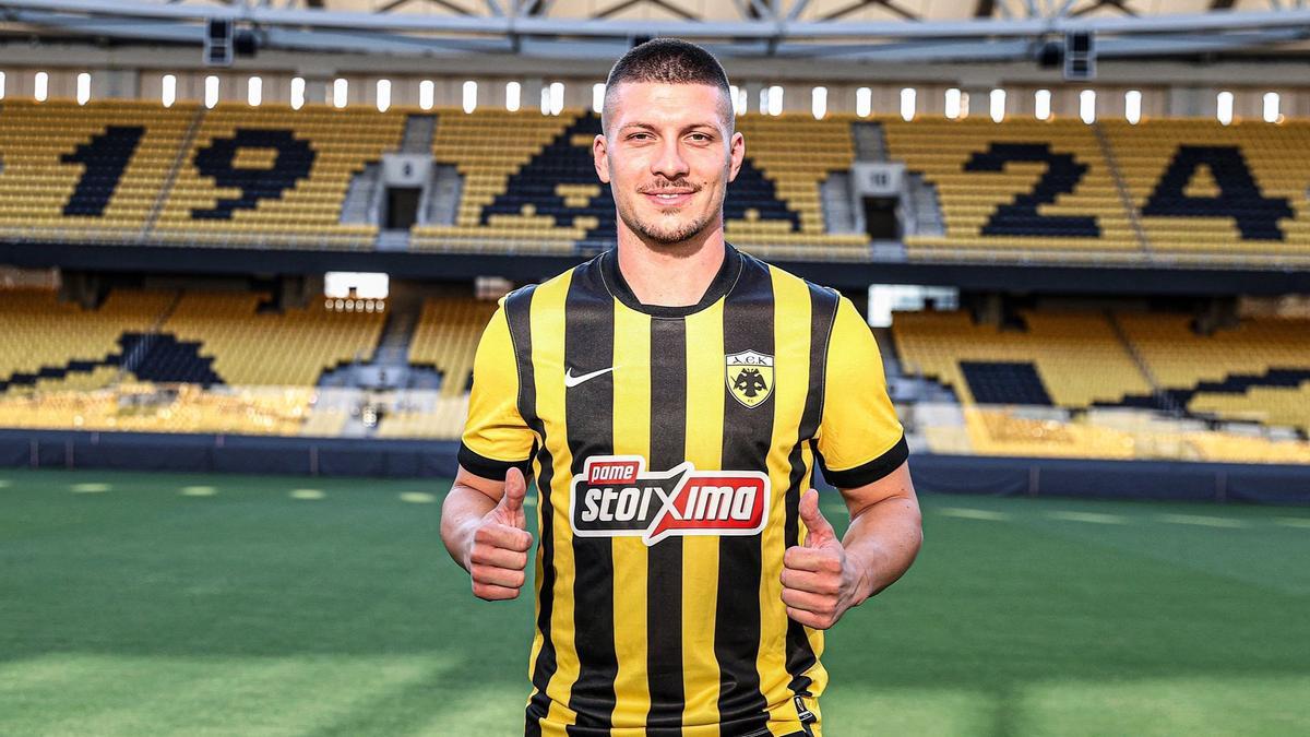 Luka Jovic, en su presentación con el AEK.