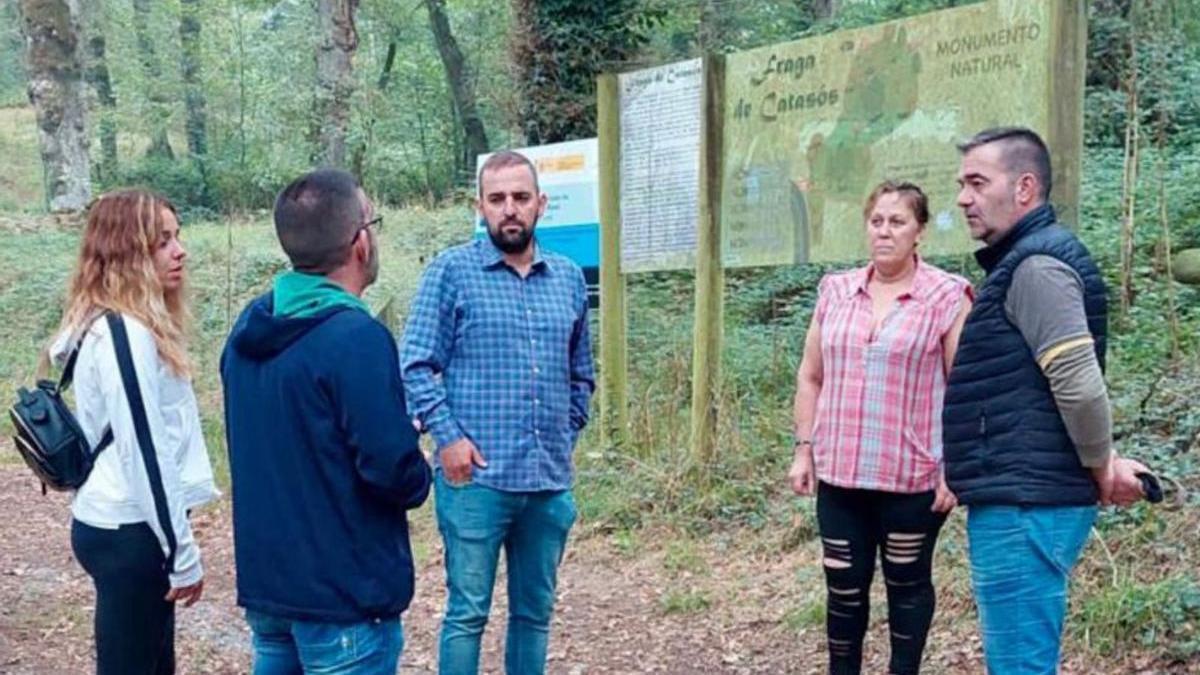 Membros do BNG de Lalín nunha visita a Fragas de Catasós.