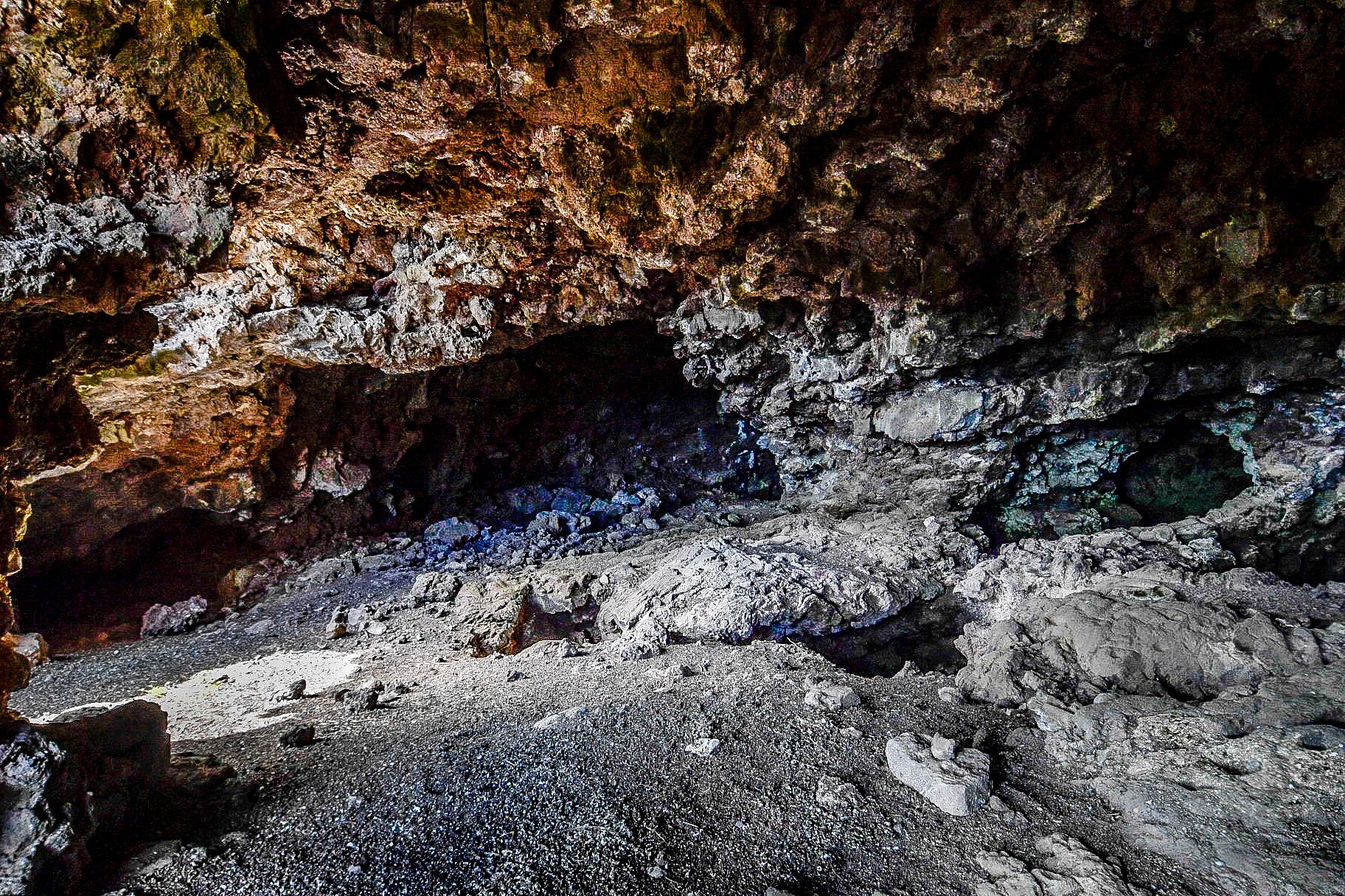 El anunciado proyecto de un centro de interpretación está cogiendo polvo desde hace años en algún cajón, al igual que la campaña de exploración. Y lo último han sido unos desprendimientos, que obligaron desde octubre a cerrar el paso a la zona, y que no han hecho más que castigar a un Bien de Interés Cultual (BIC) declarado en 2009. La Montañeta, en Moya.