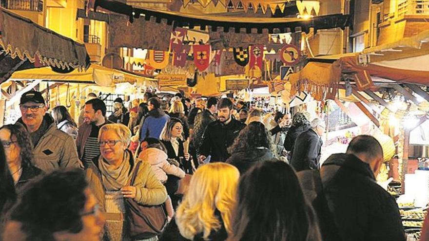 BUEN AMBIENTE EN el mercado medieval