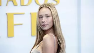 Ester Expósito se convierte en una verdadera diosa griega para la premiere de 'Enfrentados: Marfil'