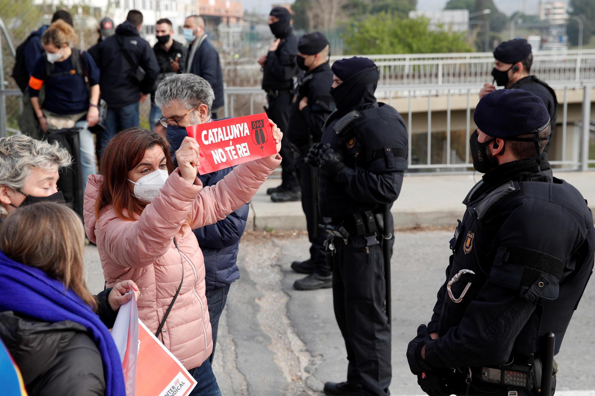 Protestas en Cataluña durante la visita del Rey y Sánchez a la planta de Seat en Martorell