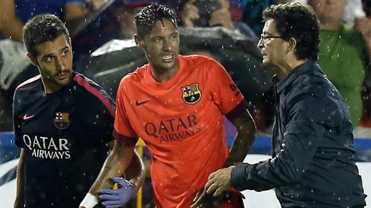 Neymar, en el momento de ser sustituido en el Levante-Barça