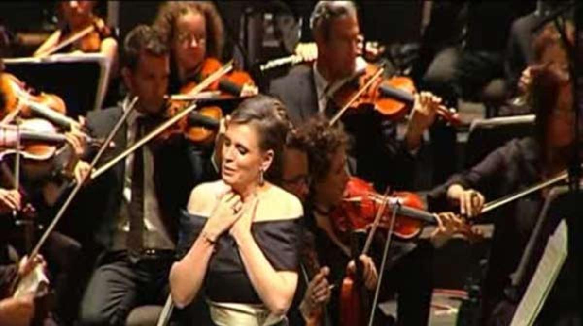 Els treballadors reivindiquen en un concert que el teatre segueix mes viu que mai.