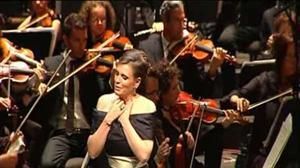 Els treballadors reivindiquen en un concert que el teatre segueix mes viu que mai.