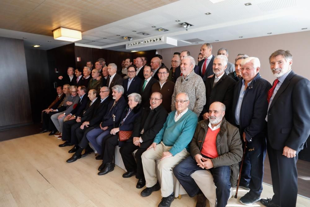 Homenaje a los socios que cumplen 50 años en el Sporting